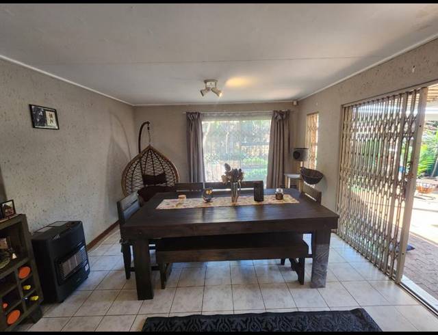 3 BEDROOM SIMPLEX FOR SALE IN GLENVISTA